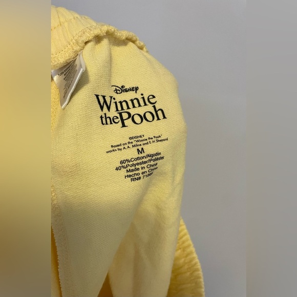 Disney Junior’s Buttercup Yellow Winnie The Pooh Shorts with Pink Shirt Graphic - Picture 5 of 8